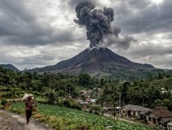 Mount Sinabung Erupts Again in Karo Regency, Sending Ash Column 3,500 Meters Into the Sky